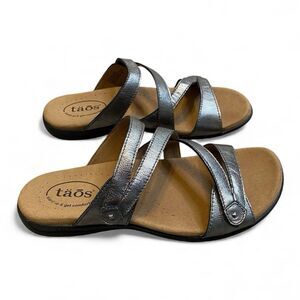 Taos Double U Sandal Women 8 Gray Metallic Leather Strappy Flats Comfort Summery